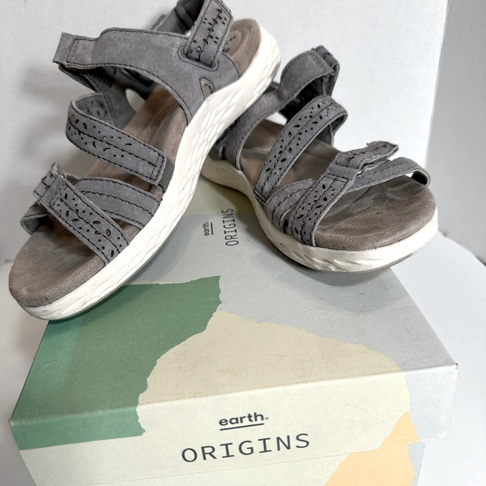 Earth Origins Westfield Wendy Frosty Gray Suede Strappy Sandals Size 8.5